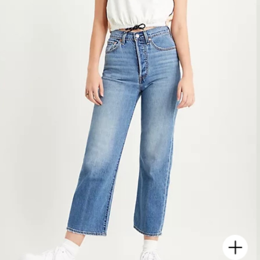 Levi’s Ribcage straight jeans. Size 28z